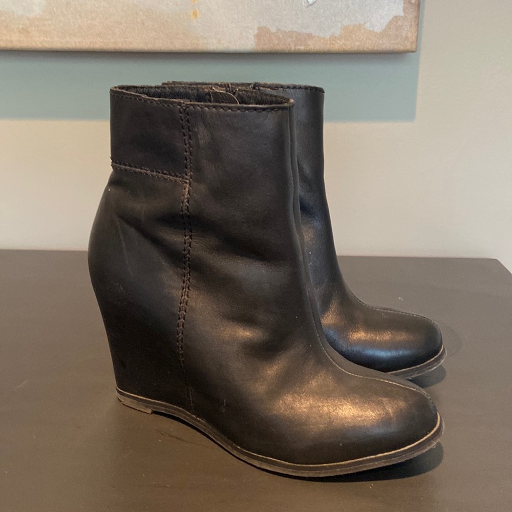 Pegabo Azaria Leather bootie